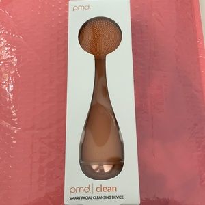 PMD clean smart facial cleansing device